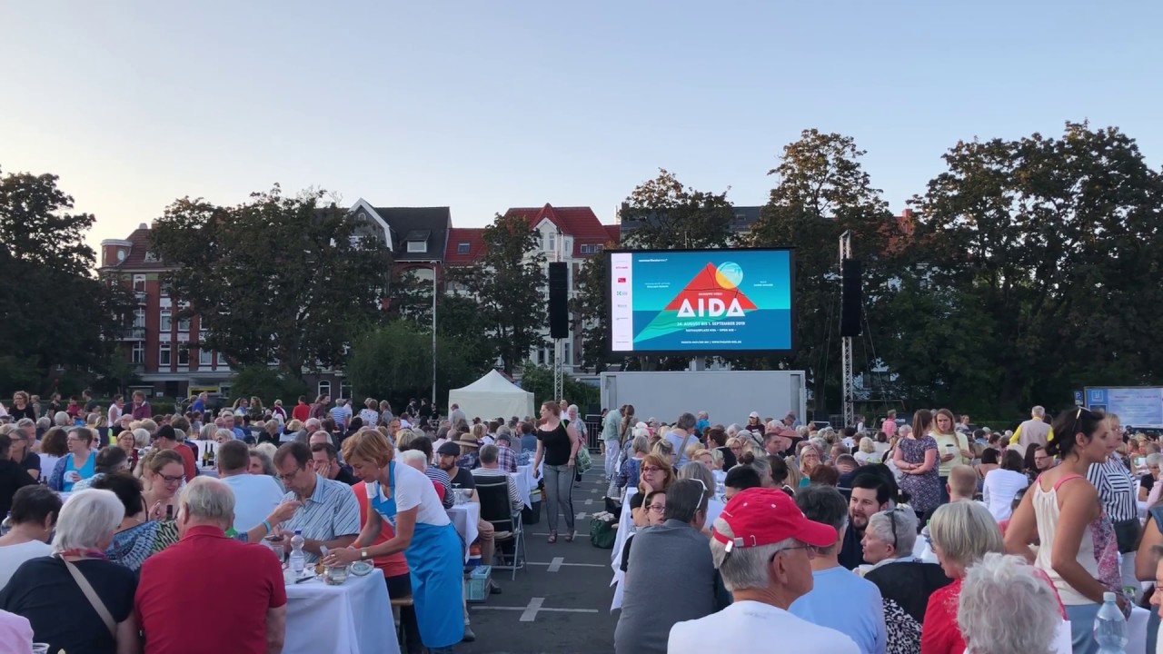 AIDA -  Giuseppe Verdi - Bl&uuml;cherplatz Live&uuml;bertragung der Premiere 24.08.2019