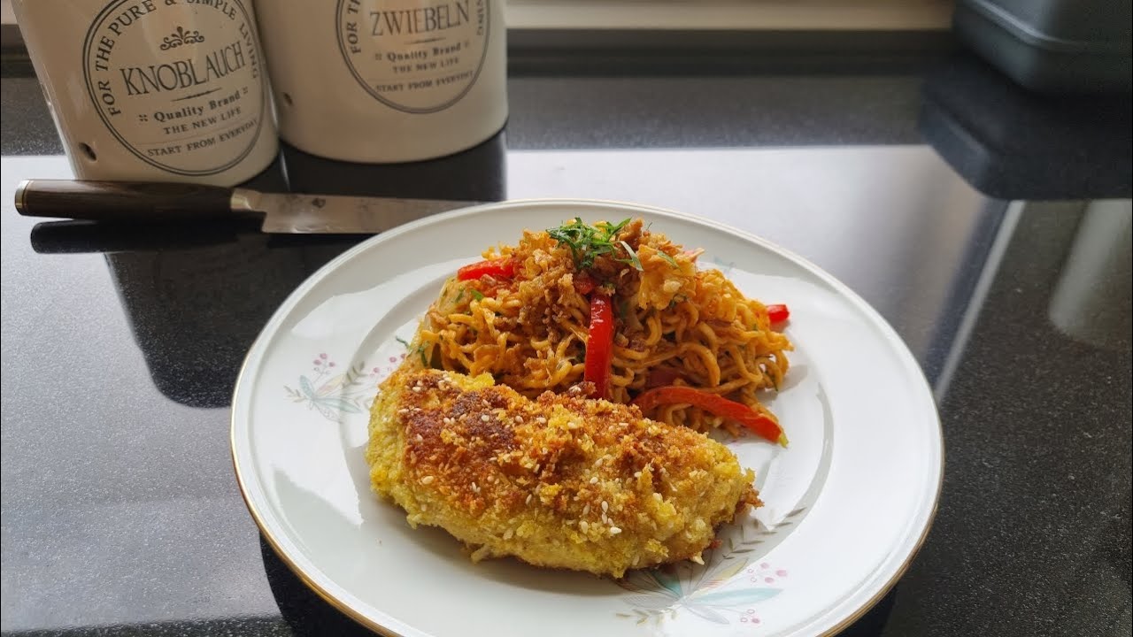 Куриная грудка Джамбалая: традиционное блюдо, наполненное ароматом и культурой, на овощной лапше.