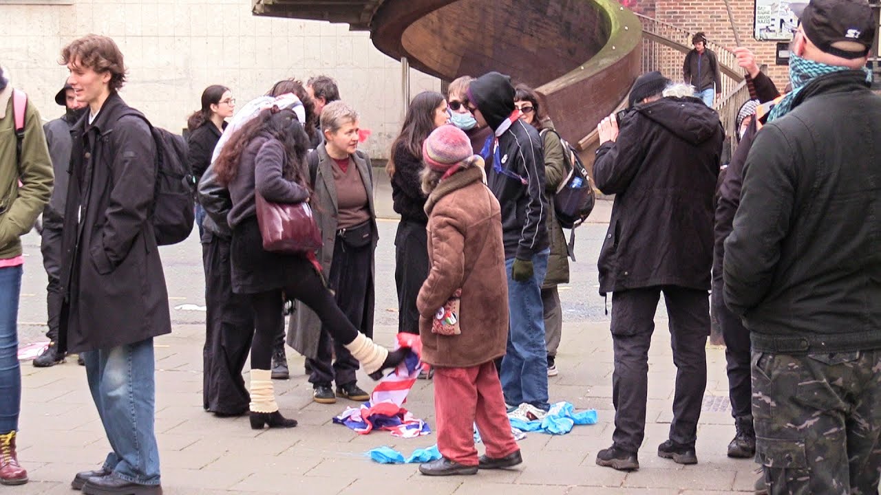 Pro/Anti Migrant & Refugee Protest #20 Newcastle 2025 -