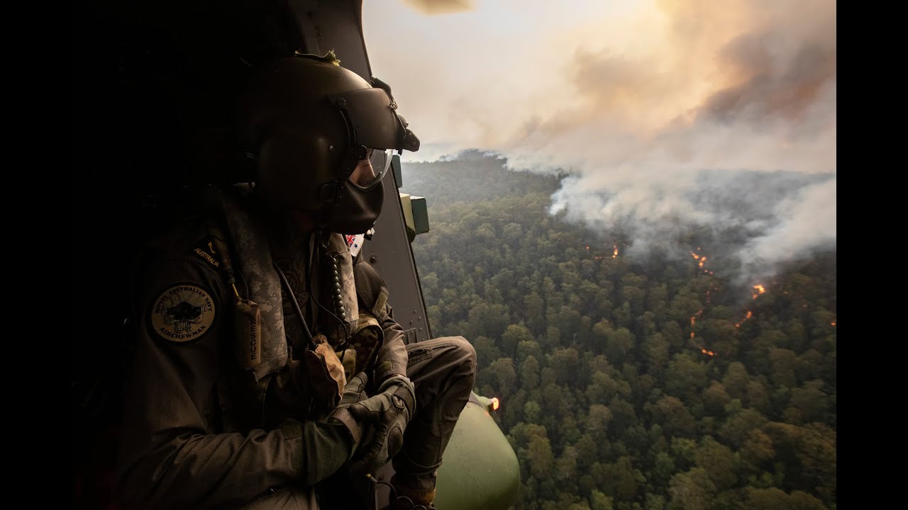 HMAS Albatross 808 SQN supports NSWRFS in Bushfire Evacuation