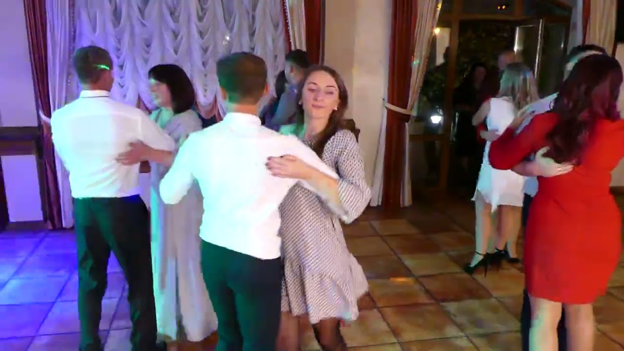 СВІТИТЬ МІСЯЦЬ, СВІТИТЬ ЯСНИЙ