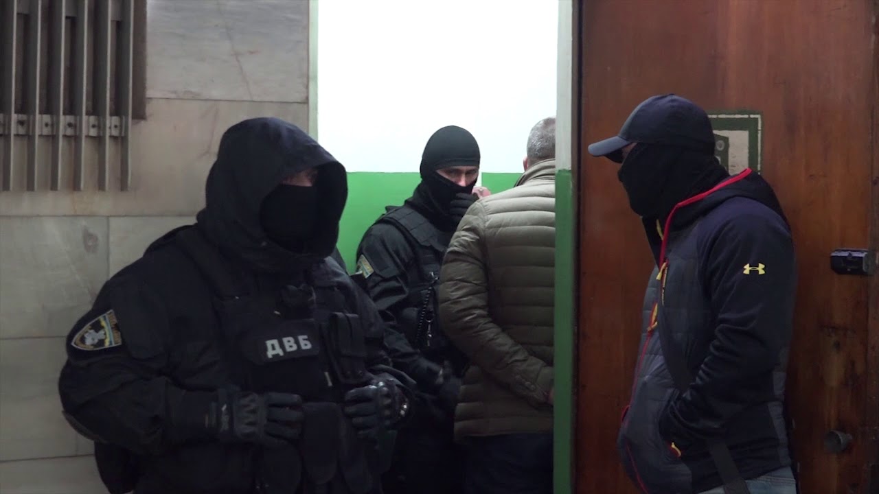 У Харкові ДВБ Нацполіції викрив окремих поліцейських метрополітену у незаконних діях