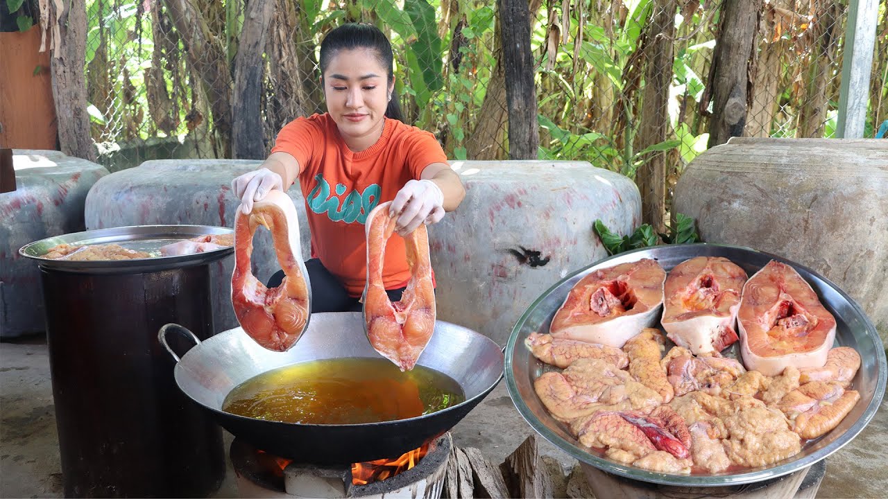 Mother and children cooking: Yummy fish and fish egg recipe | Homestyle cooking