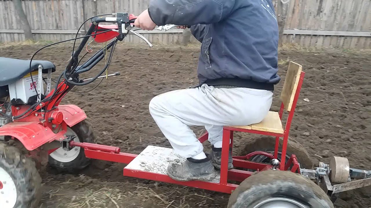 Carucior pentru utilaje la motocultor