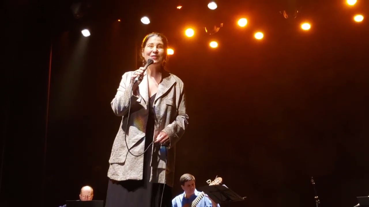 Mônica Salmaso em Minhas Madrugadas de Paulinho da Viola e Candeia