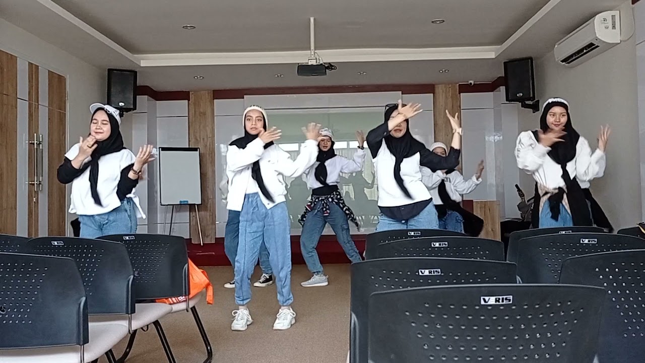 Tari Medley India "Teater Awan"