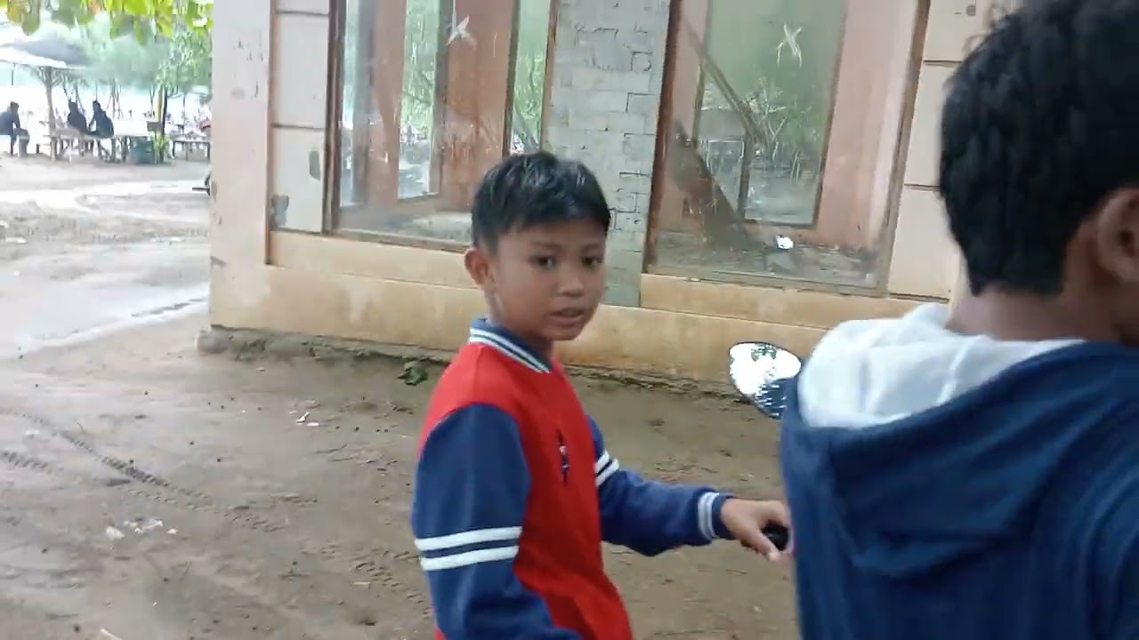 Setelah puas menikmati wahana di pantai GEMAH sementara sudah sore menjelang puasa pulang aja dulu 