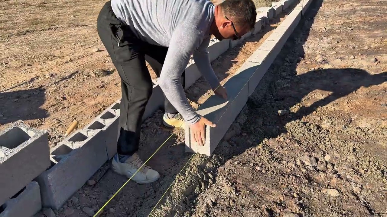 El truco para que el muro de bloque salga recto desde la primera hilada. 