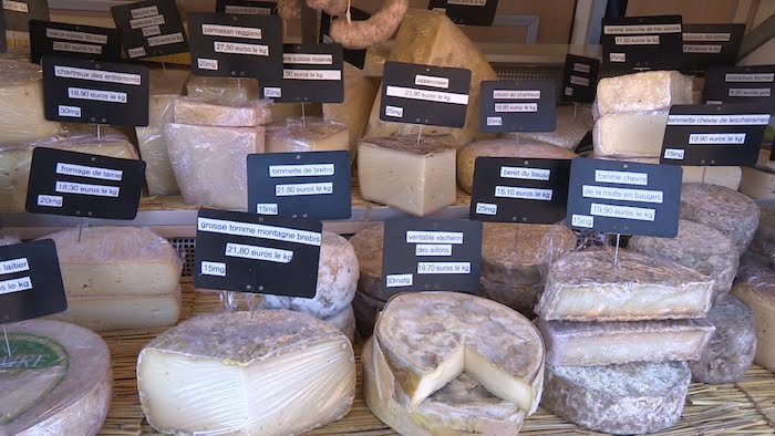 Suivez l'étonnante tournée d'un fromager !