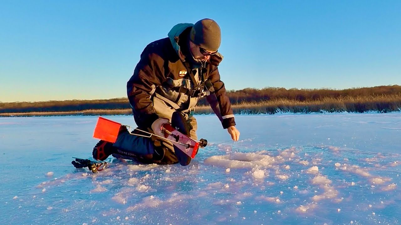 FIRST Ice Tip Up Fishing for Pike!