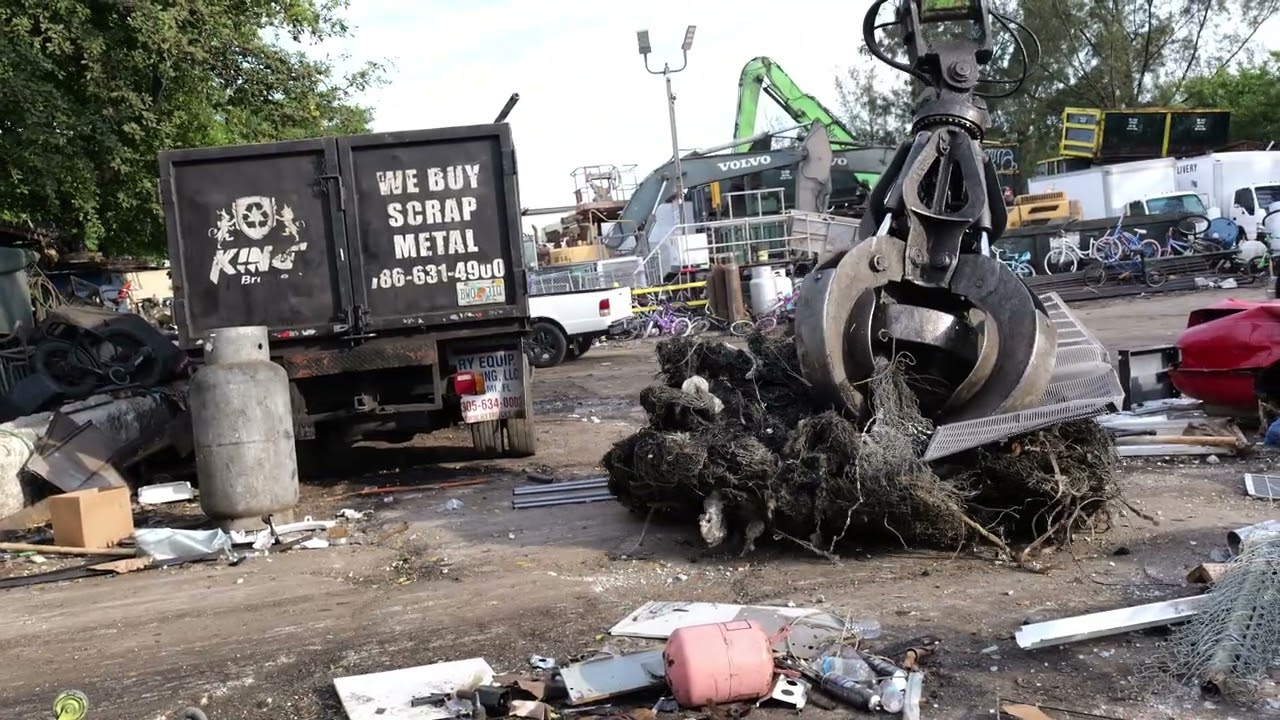 ''HEAVY IRON and the cutting machine pushed to the limit /extreme scrapyard action!!!''