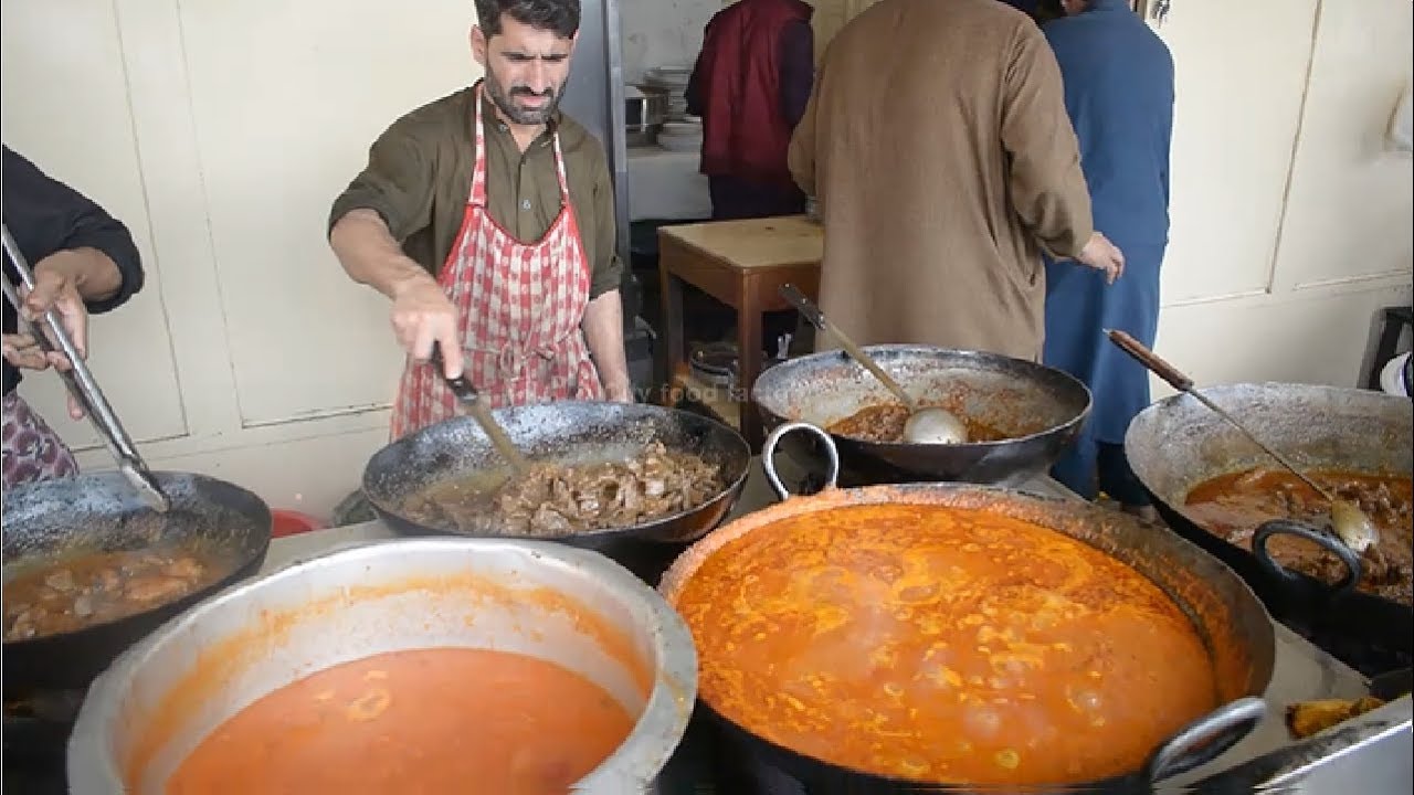 The Craziest Lunch Time in Al Madina Chargha House | Nowshera Hotel Food