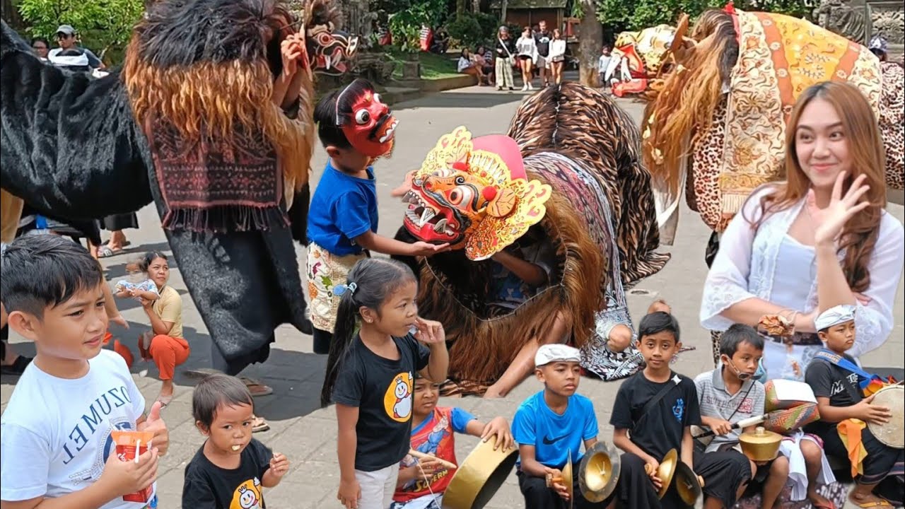 Irvan Dan Adiknya Ngelawang Barong Macan Bersama Teman Teman