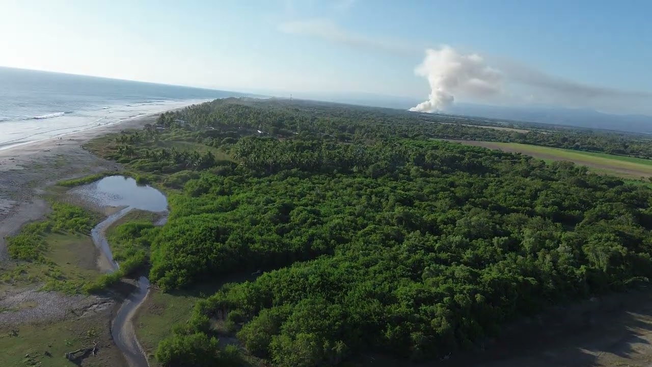 Vista desde el dron en la bocana de jiboa