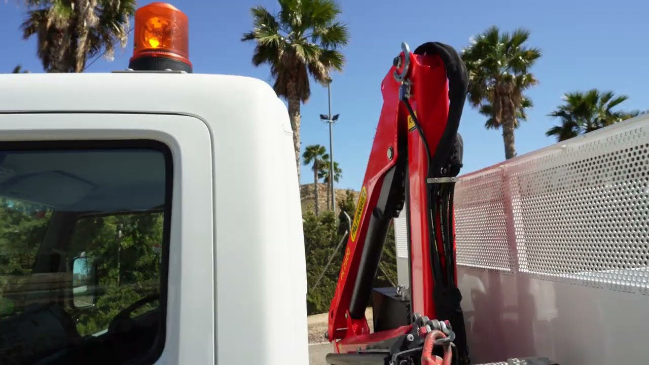 NISSAN NT400 CON GRUA DE PMA 3500 KG EN SERVEAL AUTOMOCION