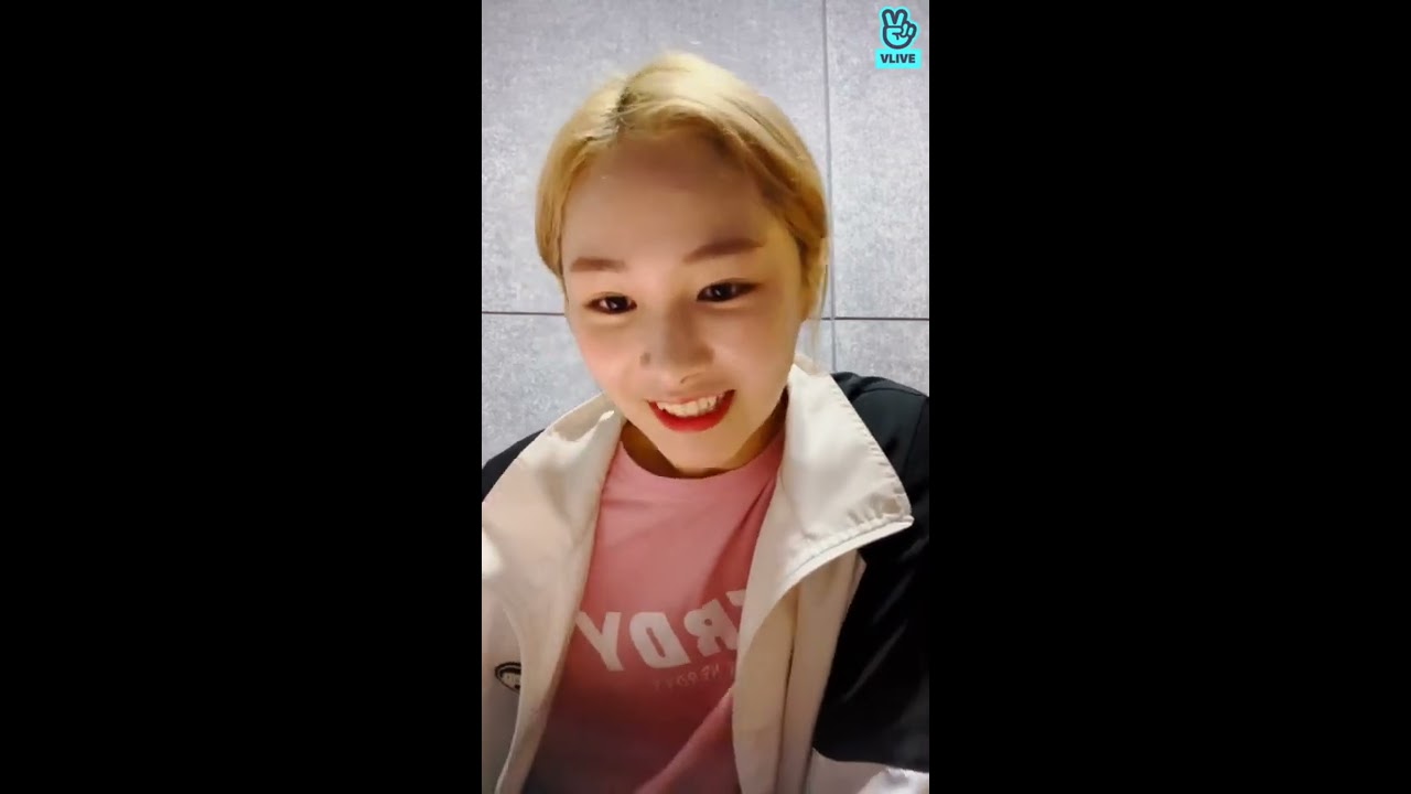 EVERGLOW Mia singing 