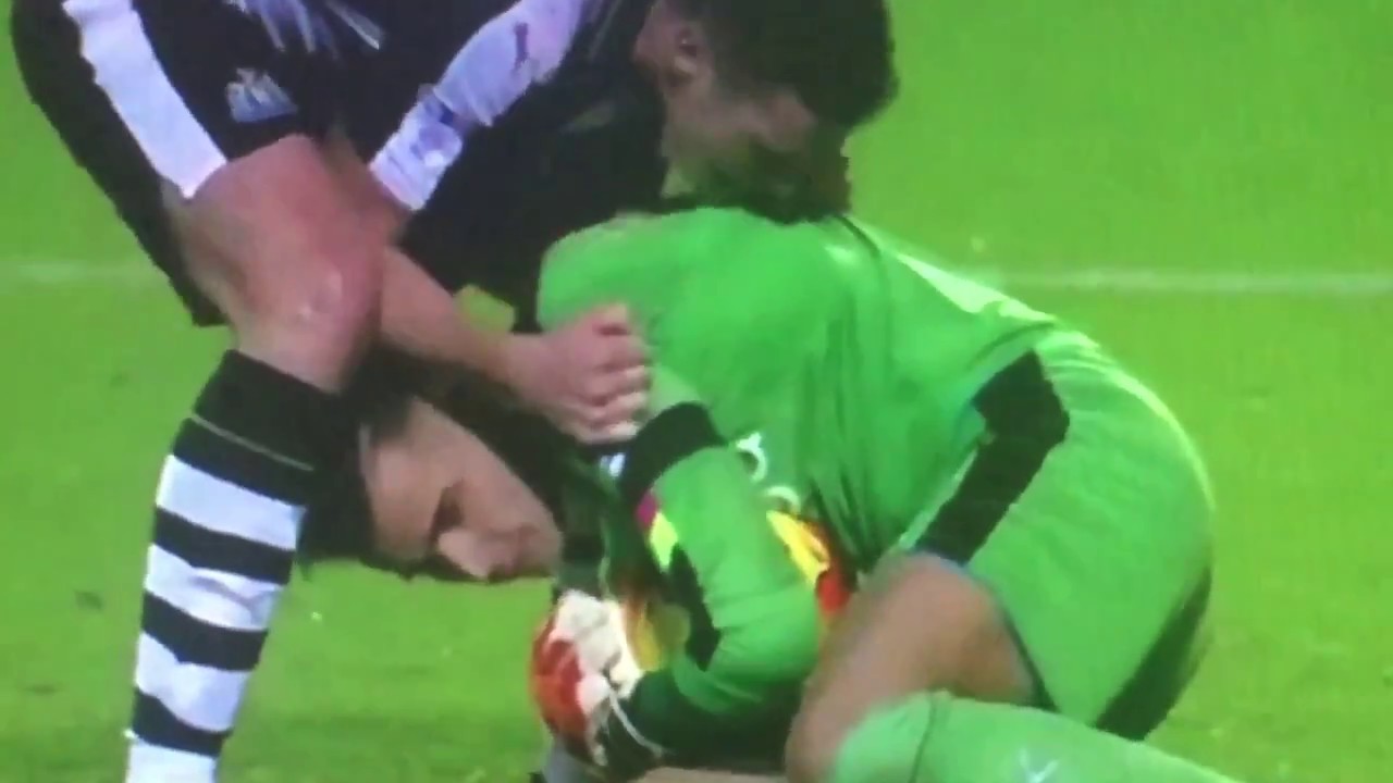 Karl Darlow penalty save Newcastle v Notts forest