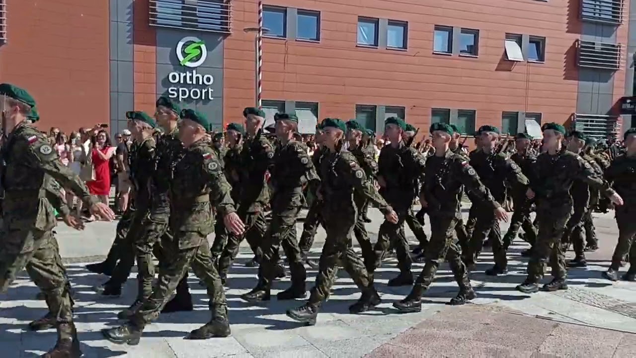 Przysięga wojskowa ochotników Dobrowolnej Zasadniczej Służby Wojskowej 12. Brygady Zmechanizowanej