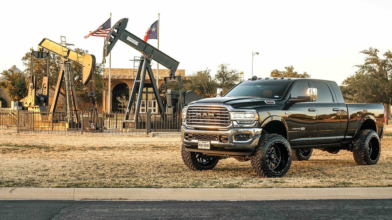 HOW A NEW 2020 RAM 2500 LONG HORN Edition was built in A OILFIELD TOWN! FTS lift kit with 24x14s!