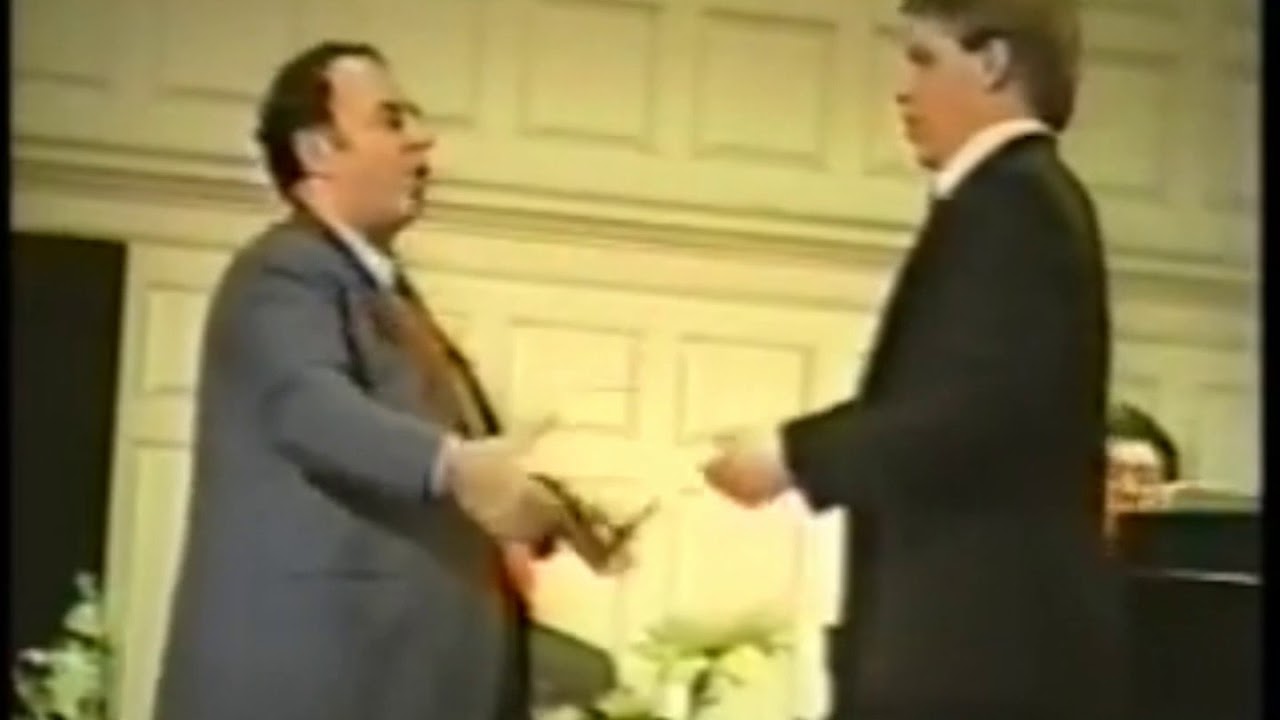 Carlo Bergonzi insegna il suono COPERTO - né aperto e né chiuso - base fondamentale del canto lirico