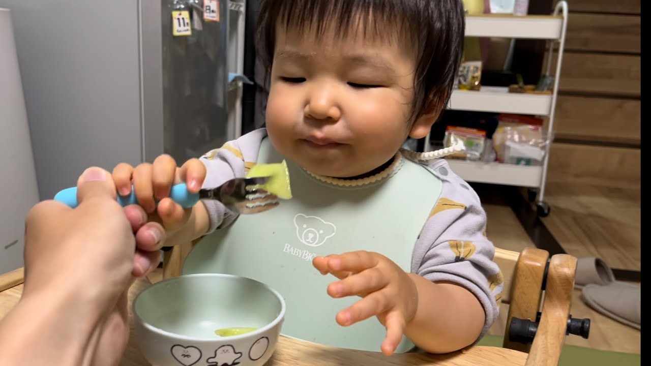 【1歳7カ月】初めてのメロン [1 year and 7 months old] First melon.