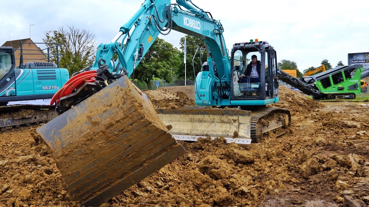 Kobelco Excavator With Six Way Dozer Blade