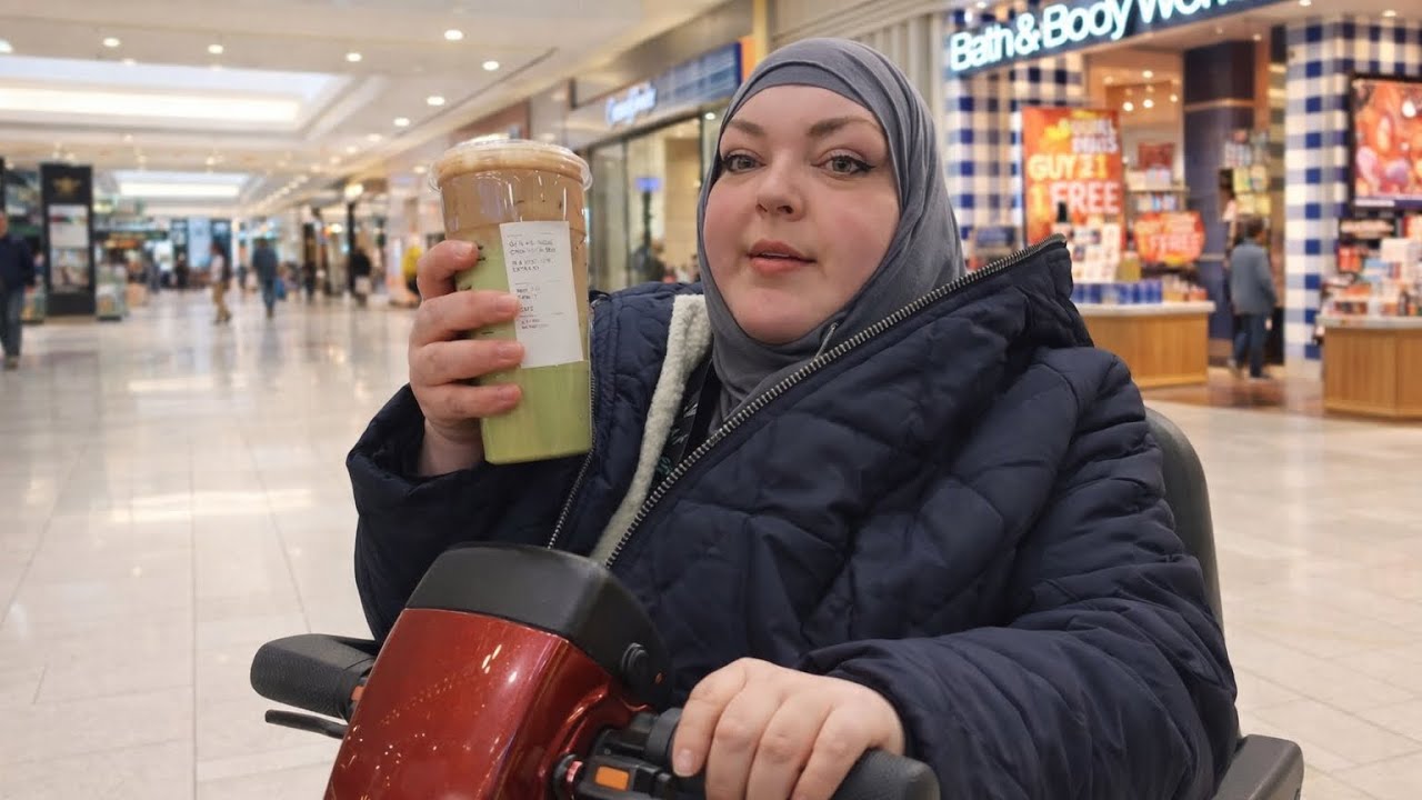 FOODIE BEAUTY GOES TO MALL FOR FOOD AND ALMOST GETS RUN OVER