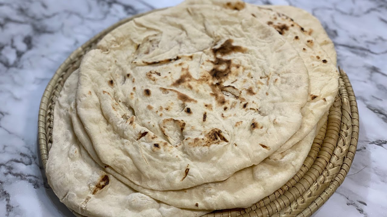 طريقة خبز التنور في بيتك سهل بثلاث مكونات فقط 😍👌😋 #خبز_الخباز / How to make Arabic bread N house
