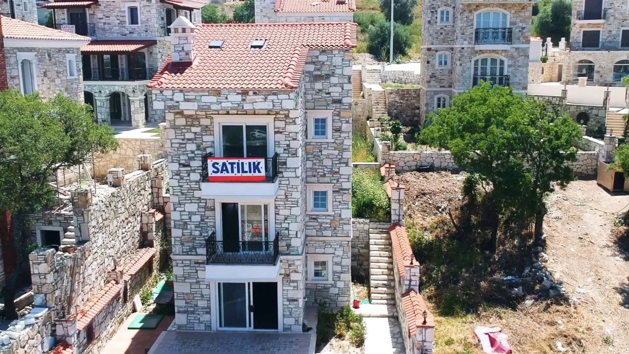 Eski Foça’da SATILIK Deniz Manzaralı Taş Villa