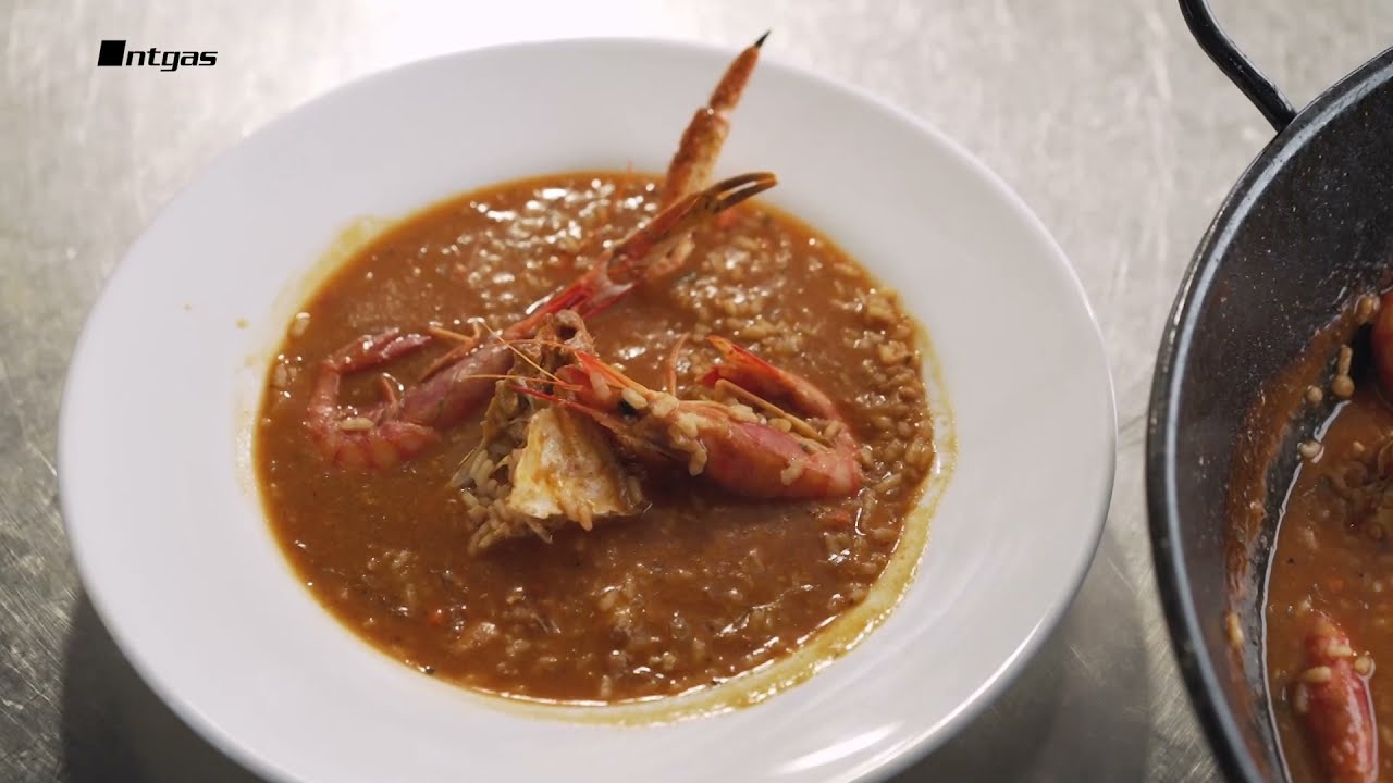 Caldereta de mariscos con centollo y gamba roja,.