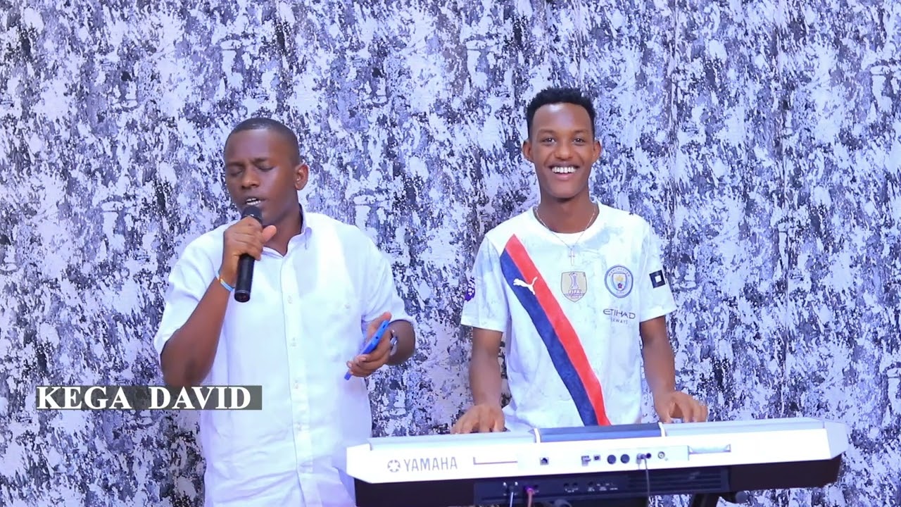 Worship session10 KEGA DAVID&PIANIST BONFILS INDIRIMBO ZOMUGITABO