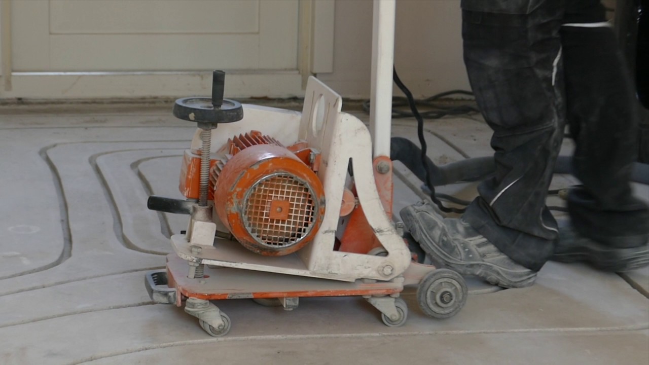 Standard milling machine in cement screed.