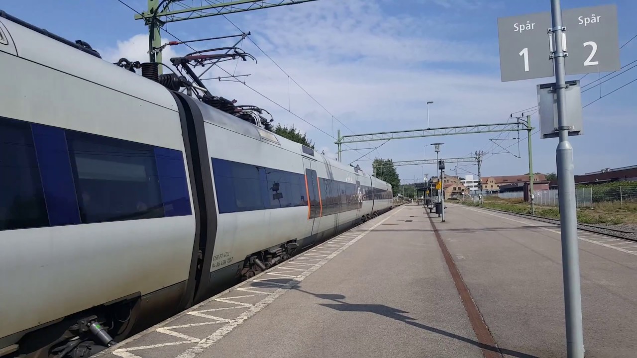 Tåg i Mörrum: Öresundståg 1052 I mot Karlshamn: (Spår 1)