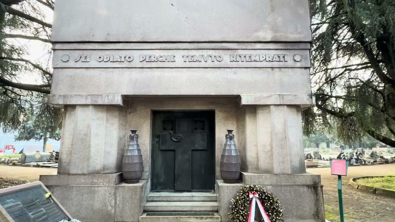 Walter Chiari (1924-1991) Annicchiarico. Mausoleo Palanti. Attore. Monumentale Milano. Sarchiapone. 
