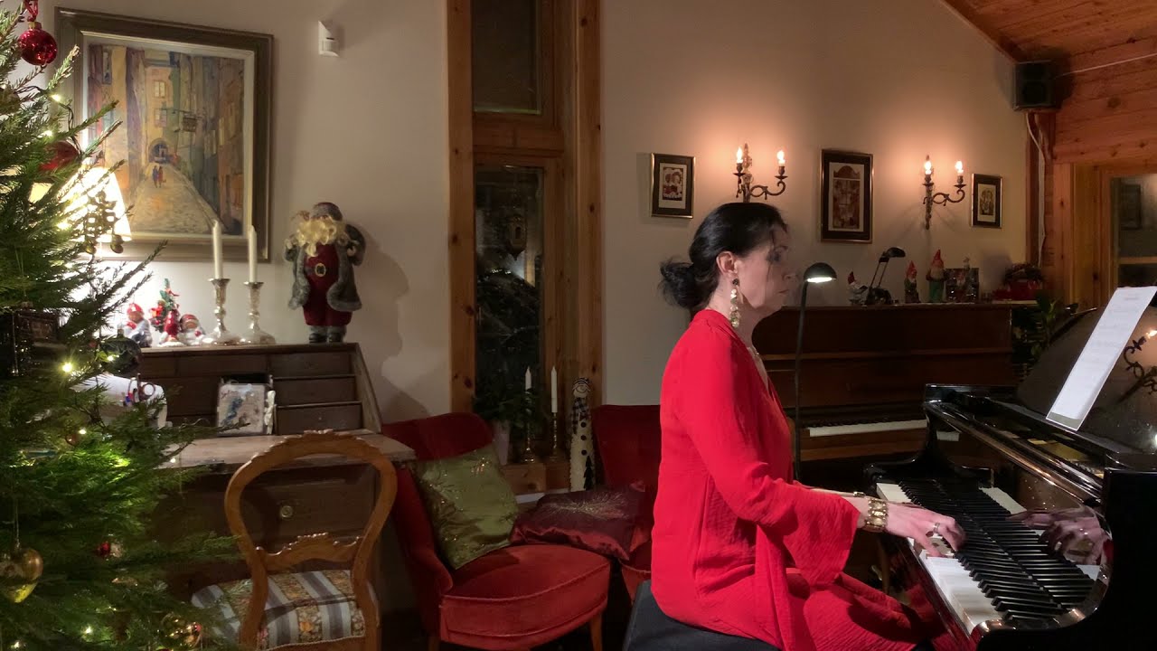 Away in a Manger Ulrika A. Rosén, piano.