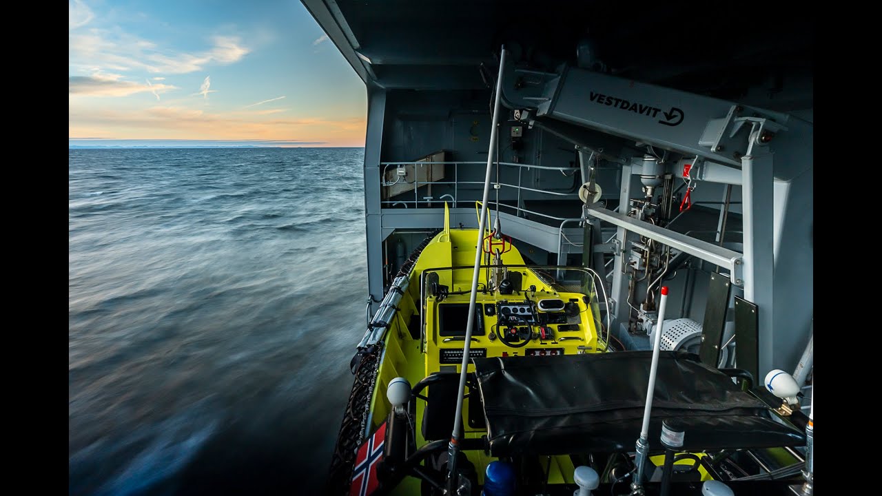 Vestdavit/KV Bjørnøya PLR 5003 davit in action