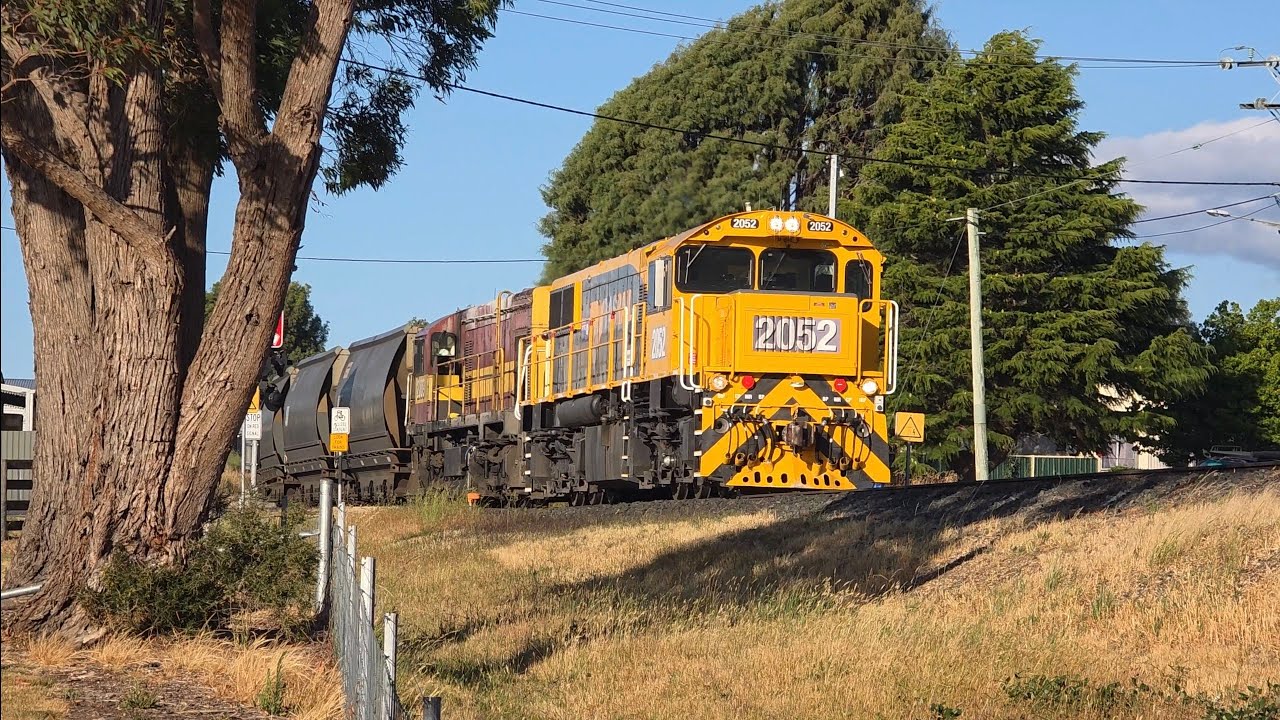 TasRail 2052 2009 #46 Coal train passing through Perth