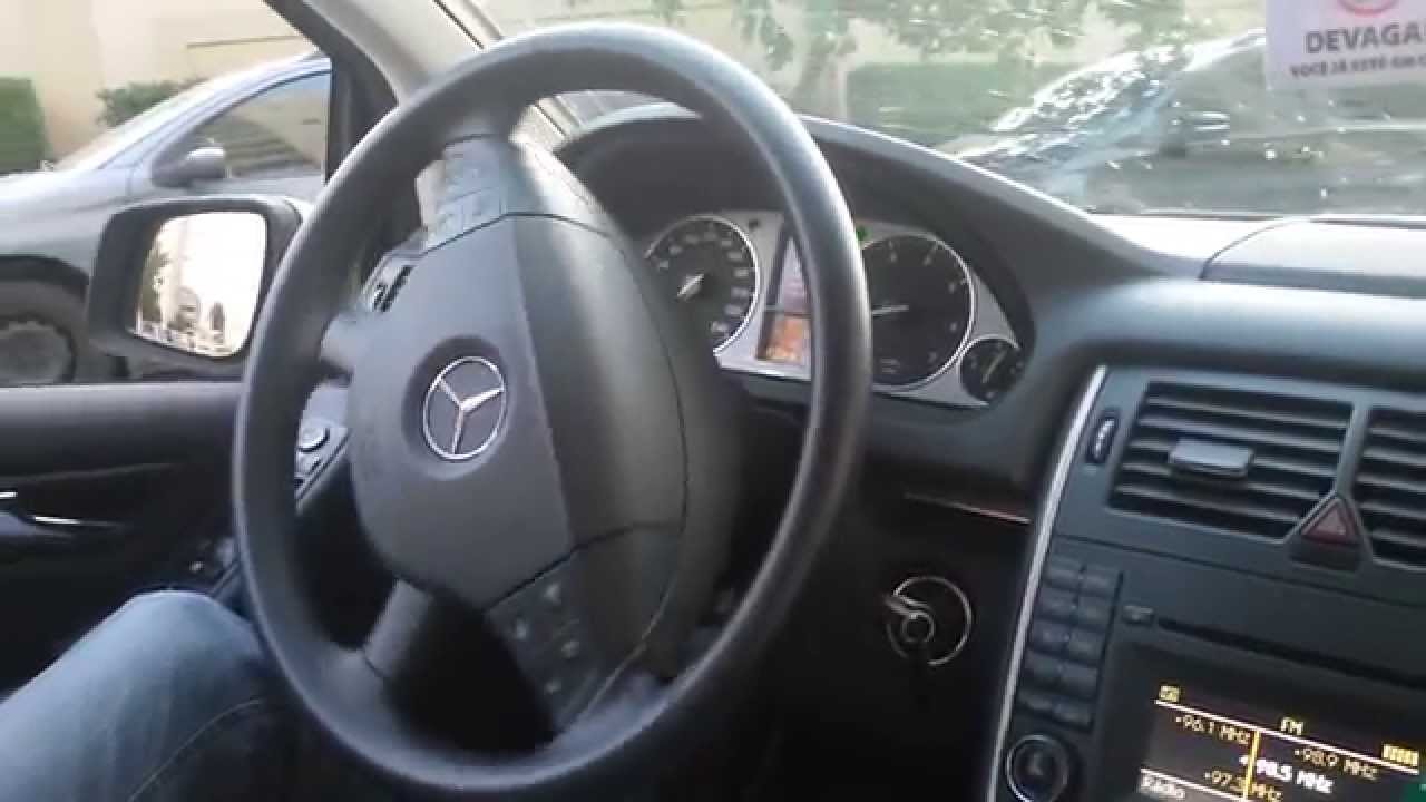 Usando assistente para estacionar Mercedes classe b180