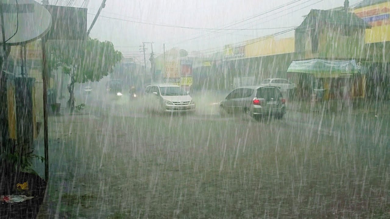 Heavy rain in the village where I fell asleep comfortably instantly with the sound of heavy rain