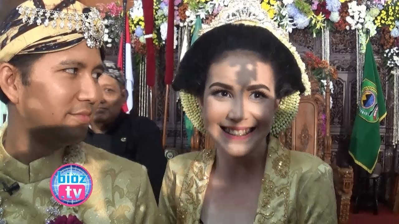 Emil Dardak Pidato Pakai Bahasa Jawa, Arumi Bachsin Senyum Senyum Sendiri - bioz.tv