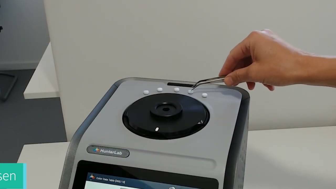 Farbmessung von Tabletten mit dem Farbmessger&auml;t Agera von HunterLab