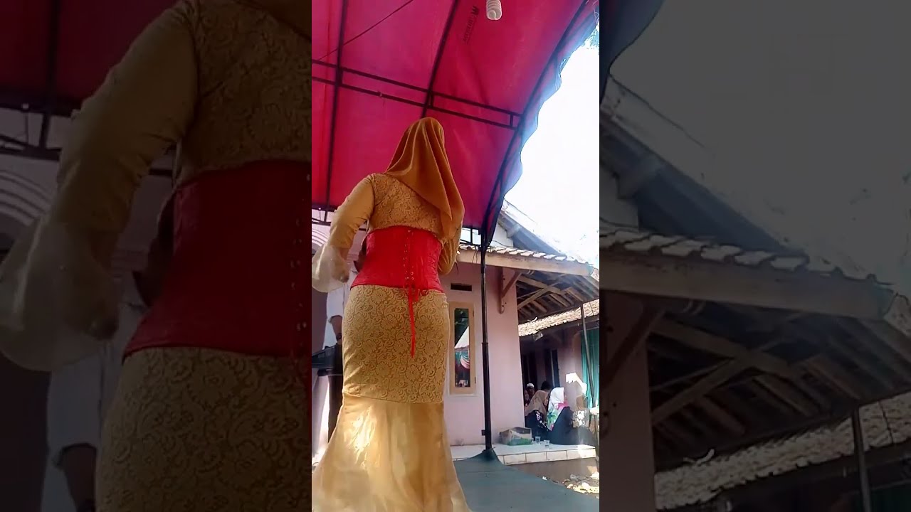 jilbab kuning bersuara indah