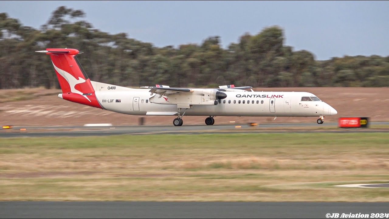 QantasLink Dash 8 Q400 Landing and Pilatus PC-12 NGX at Bendigo Airport