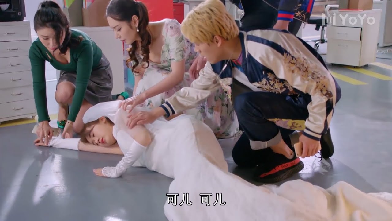 Она надела свадебное платье, чтобы сделать предложение боссу, но босс помолвлен с ее лучшей подругой