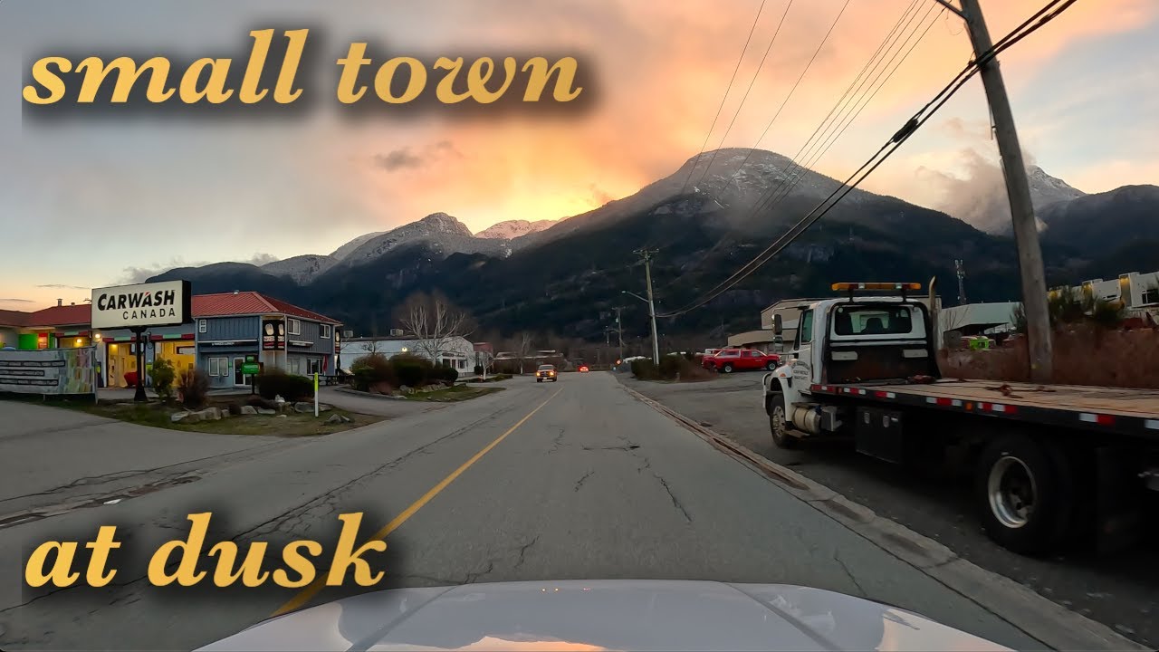 [4K] Driving in Squamish (small town in Canada) at dusk