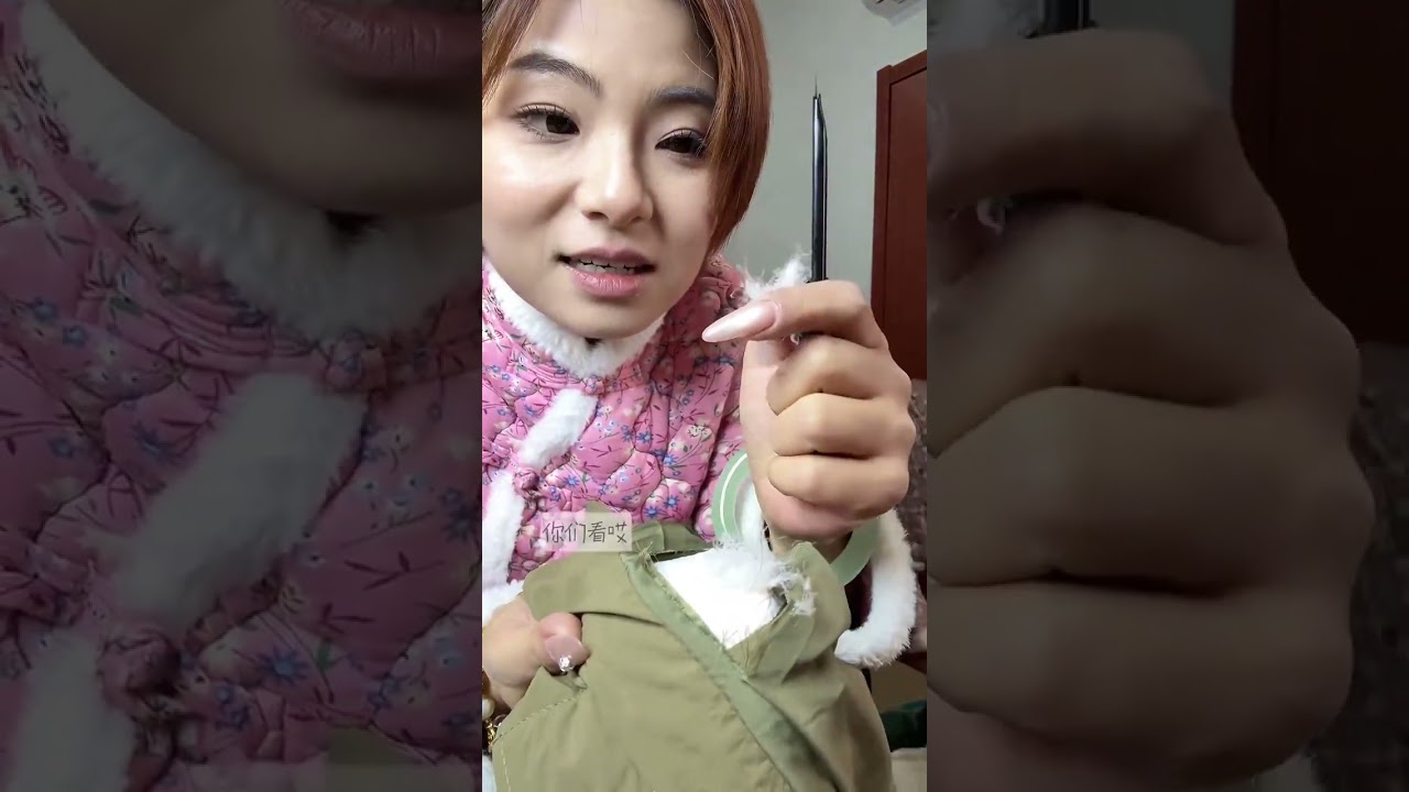 断舍离vlog~ 从老家又搬了一大袋子衣服上楼 好好收拾了一下，衣服是真的多啊，果然我真的很喜新厌旧～ 收拾出来穿过一两次甚至有的吊牌都没有拆的衣服，准备wuchang分享给姐妹们～
