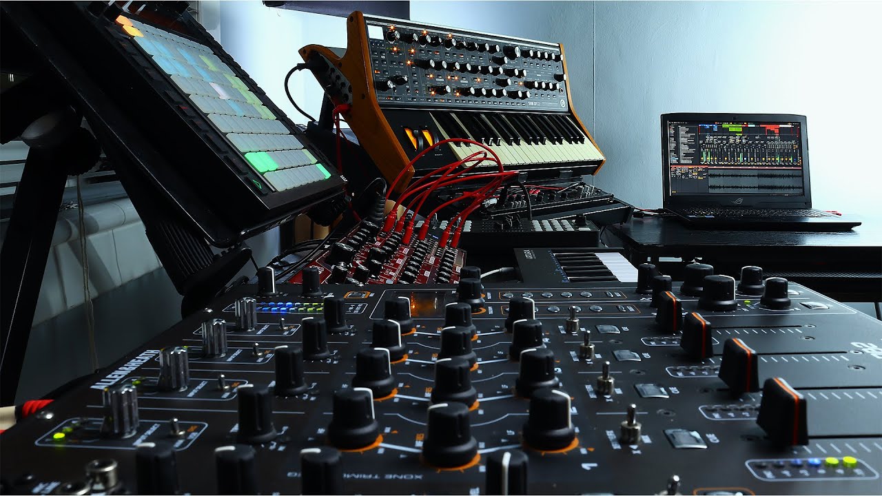 Melodic Techno Live Session (Moog Sub 37, Ableton Live, Behringer Neutron, Xone DB2 )