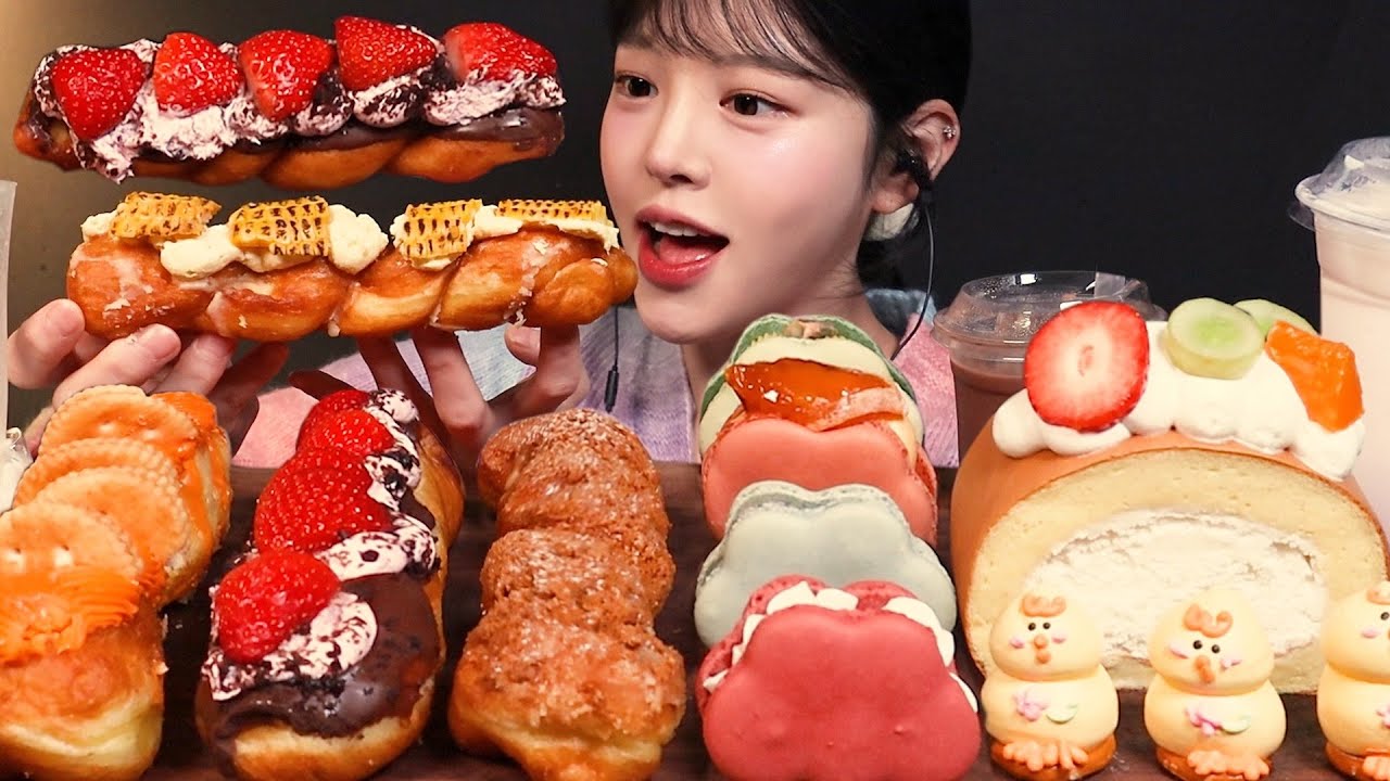 SUB)비쥬얼폭발 꽈배기 빵 먹방! 딸기초코 콘크림 황치즈에 쫀득한 마카롱까지 디저트 꿀조합 리얼사운드 Bread Dessert Mukbang Asmr