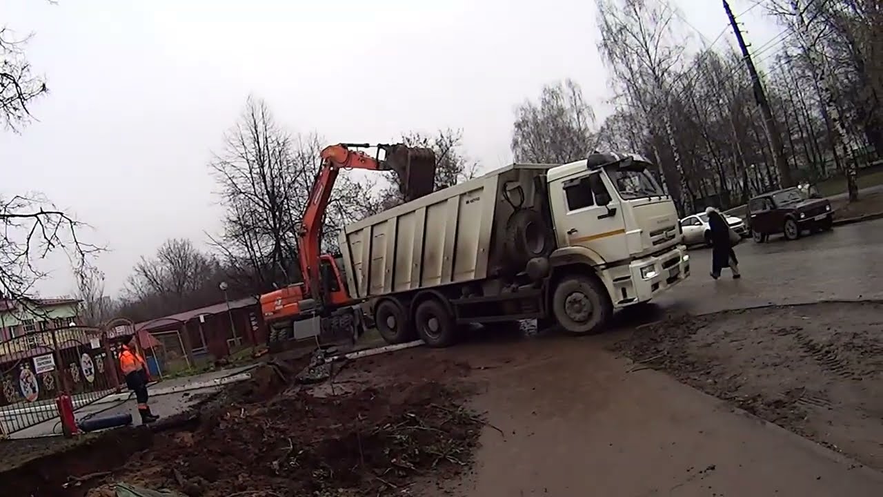 Камаз 6520. Раскопки со всех сторон, выгрузка в бульонезе (жидкий грунт)