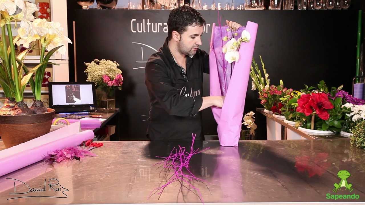 Cómo envolver una orquídea para regalo